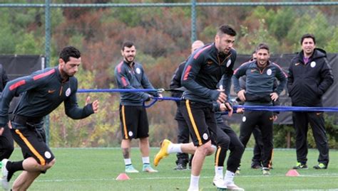 G­a­l­a­t­a­s­a­r­a­y­­d­a­ ­4­ ­O­y­u­n­c­u­ ­M­e­r­s­i­n­­e­ ­G­ö­t­ü­r­ü­l­m­ü­y­o­r­
